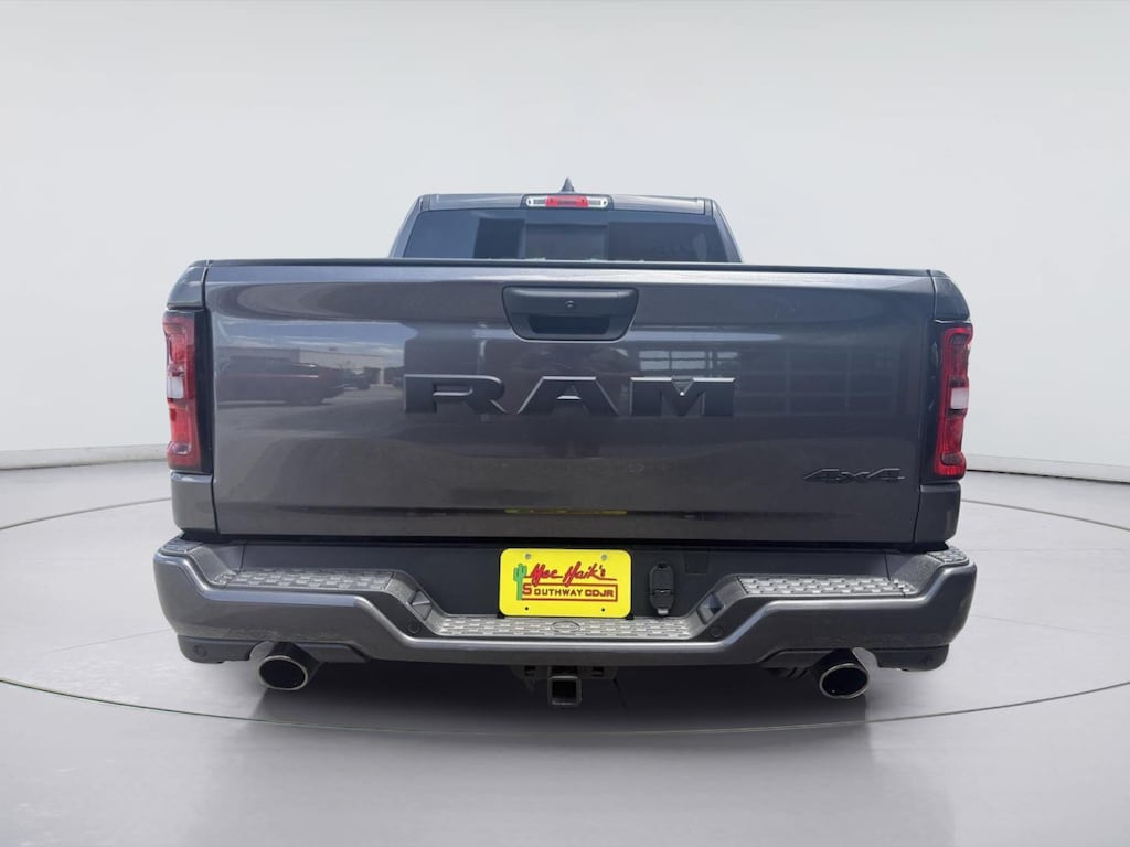 New 2026 Ram 1500 EXPRESS CREW CAB 4X4 5'7 BOX Pickup