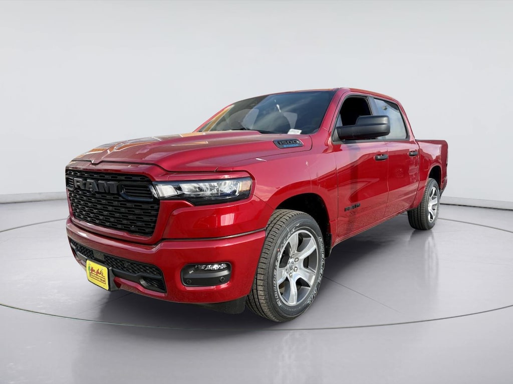 New 2026 Ram 1500 EXPRESS CREW CAB 4X2 5'7 BOX Pickup