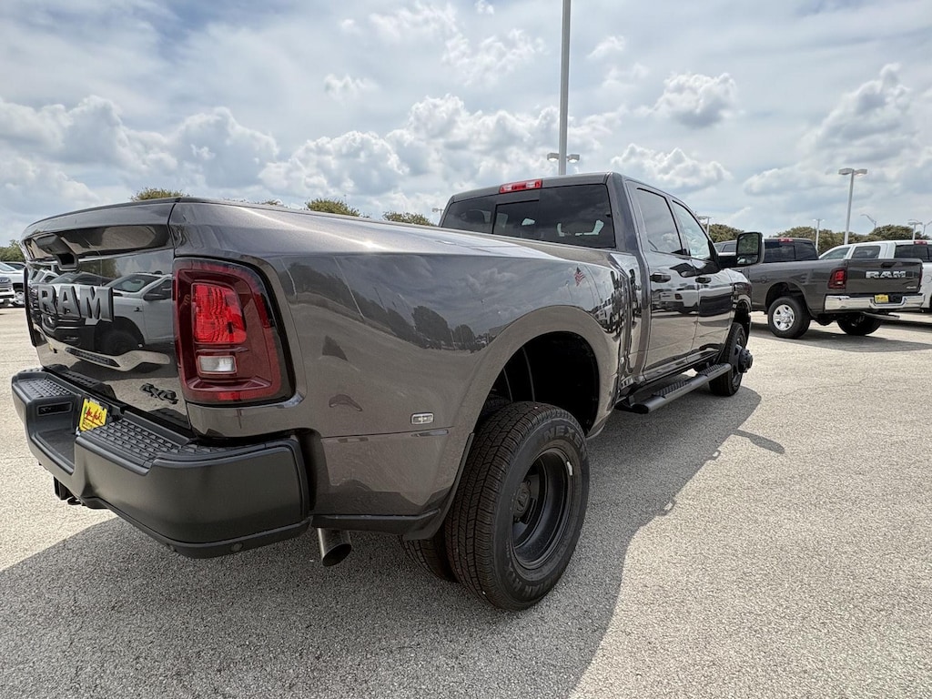 New 2027 Ram 3500 TRADESMAN CREW CAB 4X4 8' BOX Pickup