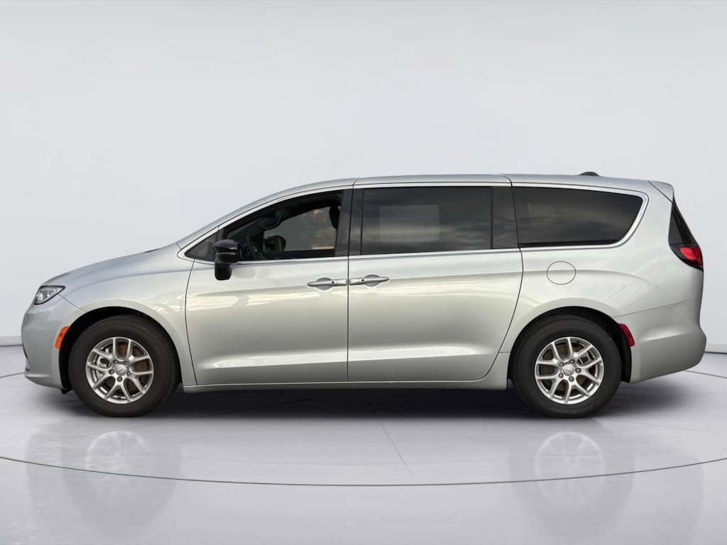 New 2026 Chrysler Pacifica LIMITED Passenger Van