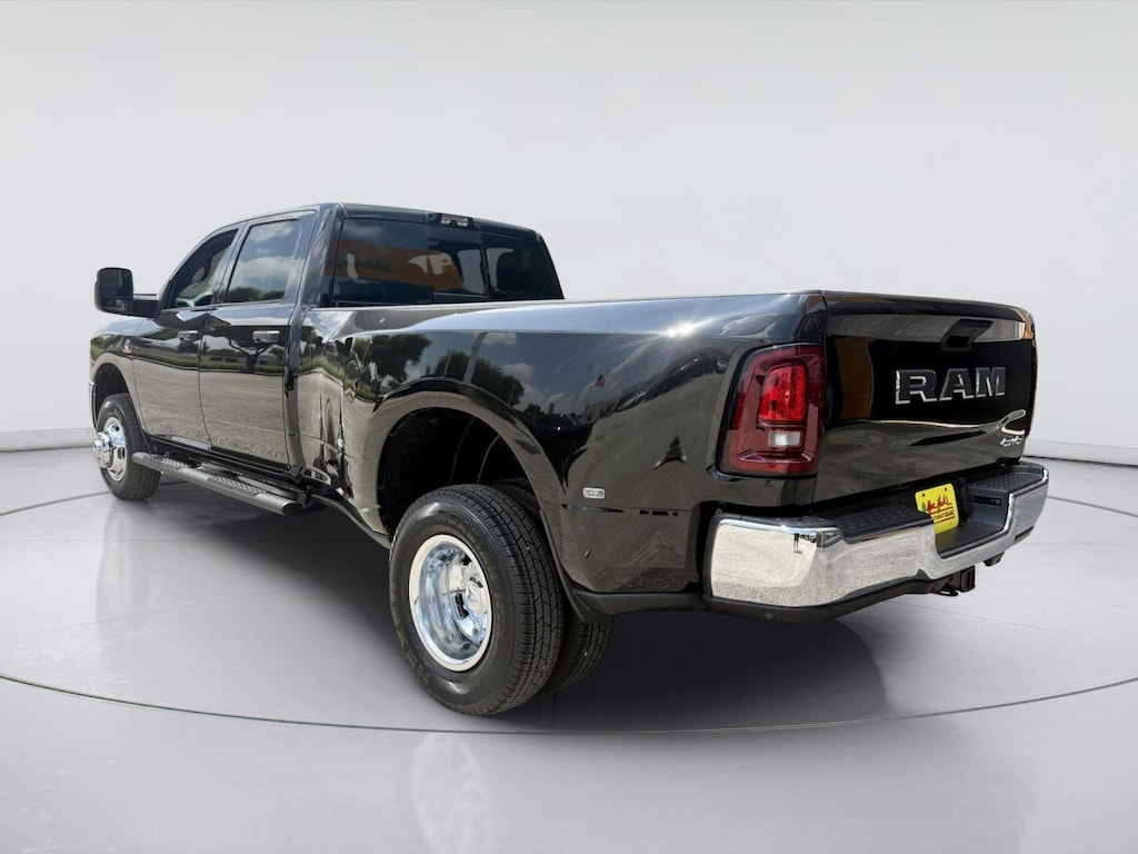 New 2026 Ram 3500 TRADESMAN CREW CAB 4X4 8' BOX Pickup