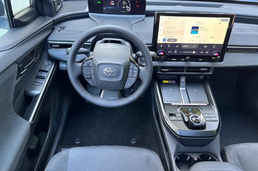 2026 Toyota C-HR XSE - Photo 11