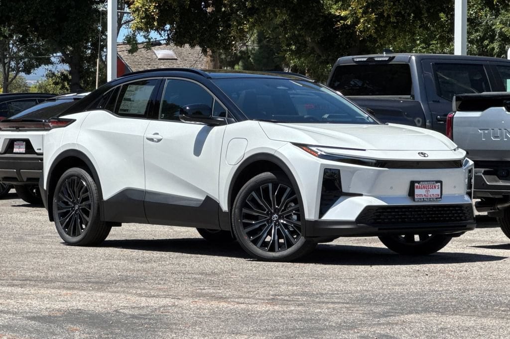 New 2026 Toyota C-HR XSE SUV