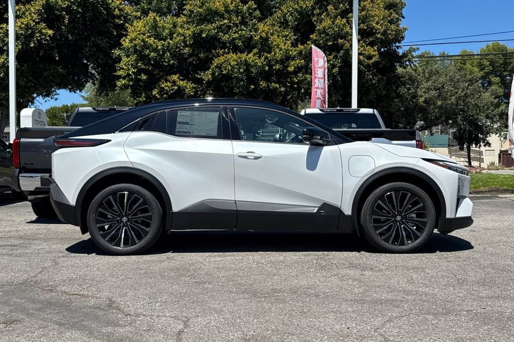 New 2026 Toyota C-HR XSE SUV
