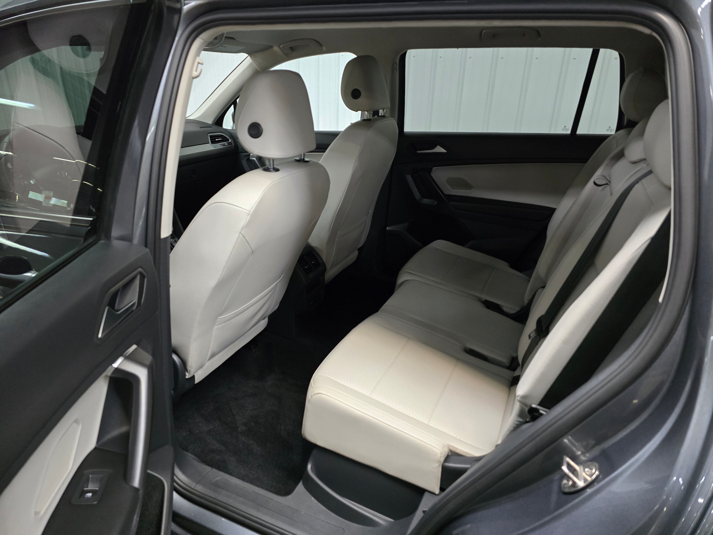 2021 Volkswagen Tiguan SE - Photo 19