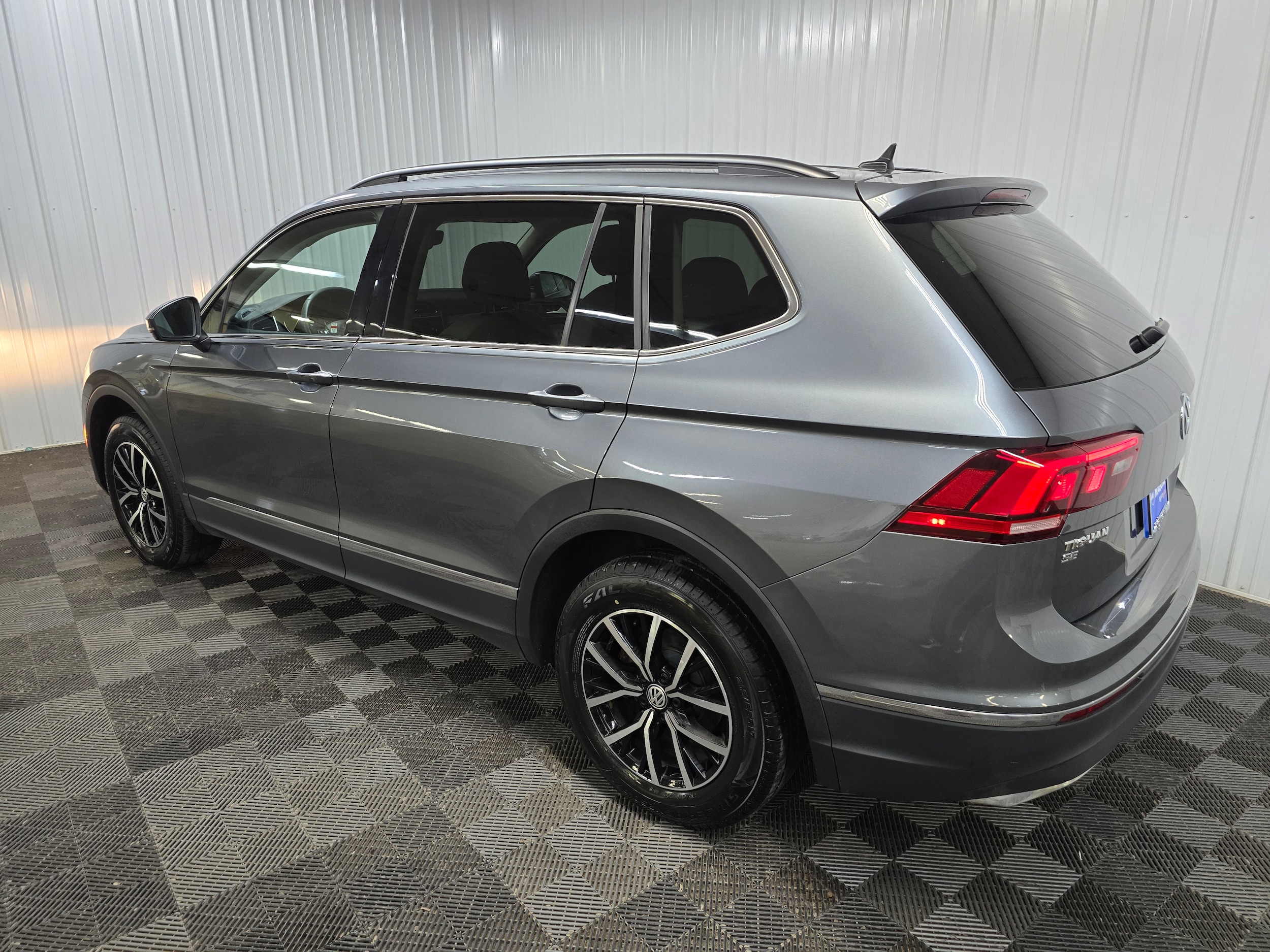 2021 Volkswagen Tiguan SE - Photo 10
