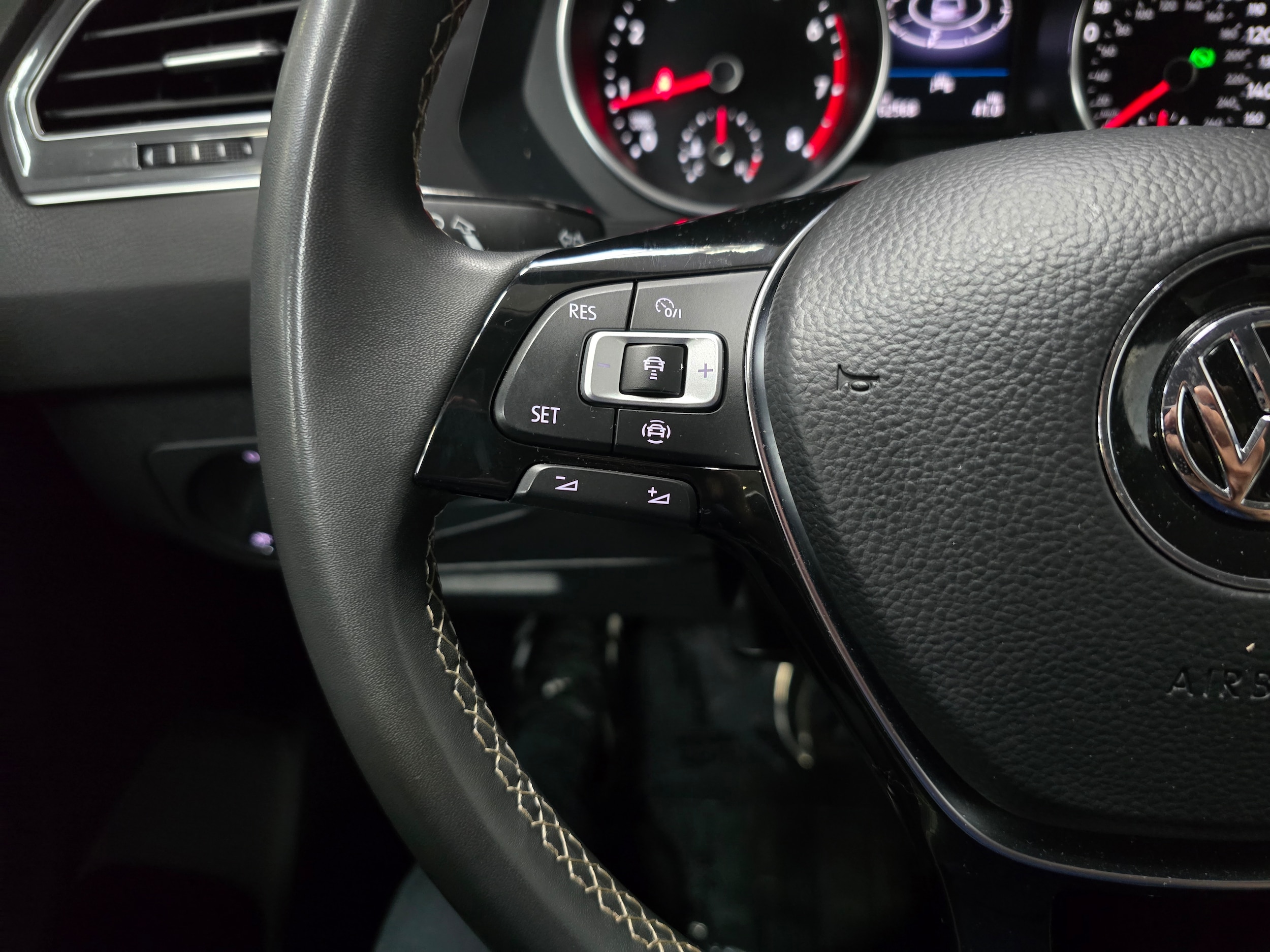 2021 Volkswagen Tiguan SE - Photo 26