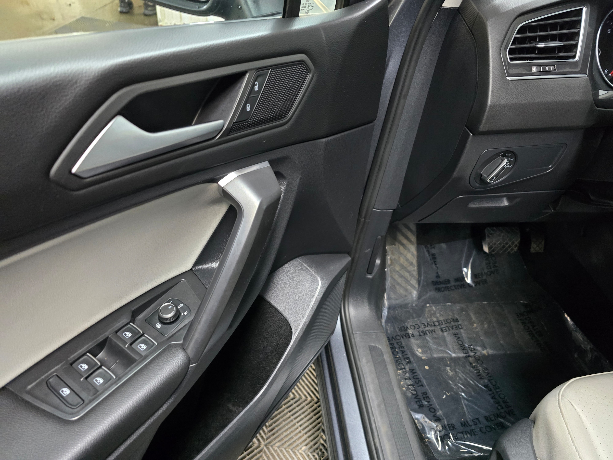 2021 Volkswagen Tiguan SE - Photo 16