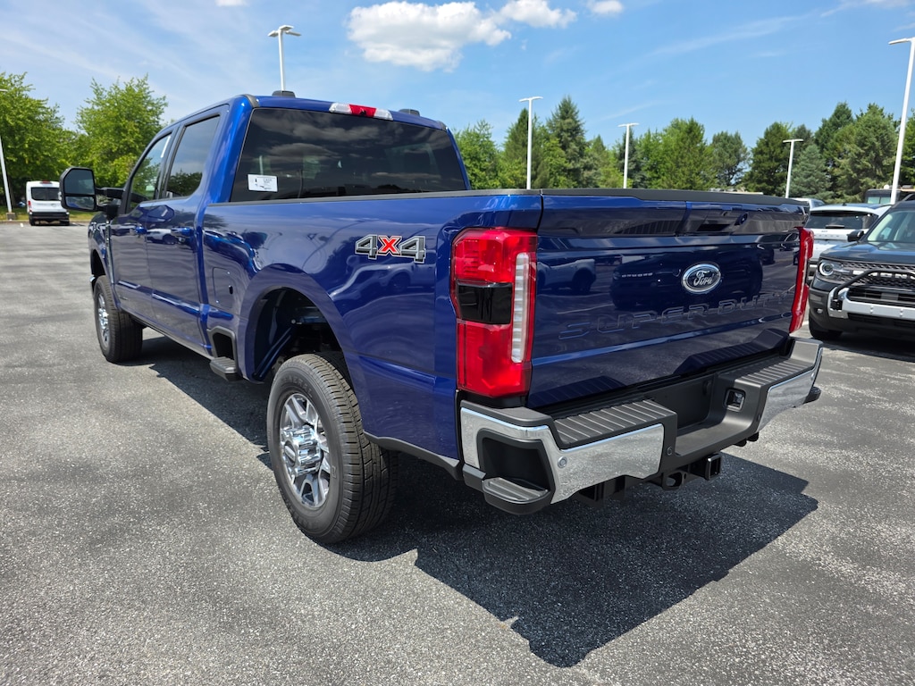 New 2026 Ford F-350 ® Lariat® Truck Crew Cab
