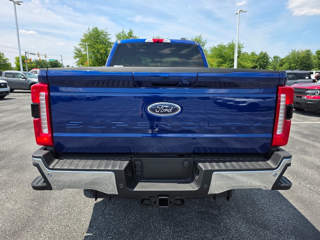 New 2026 Ford F-350 ® Lariat® Truck Crew Cab