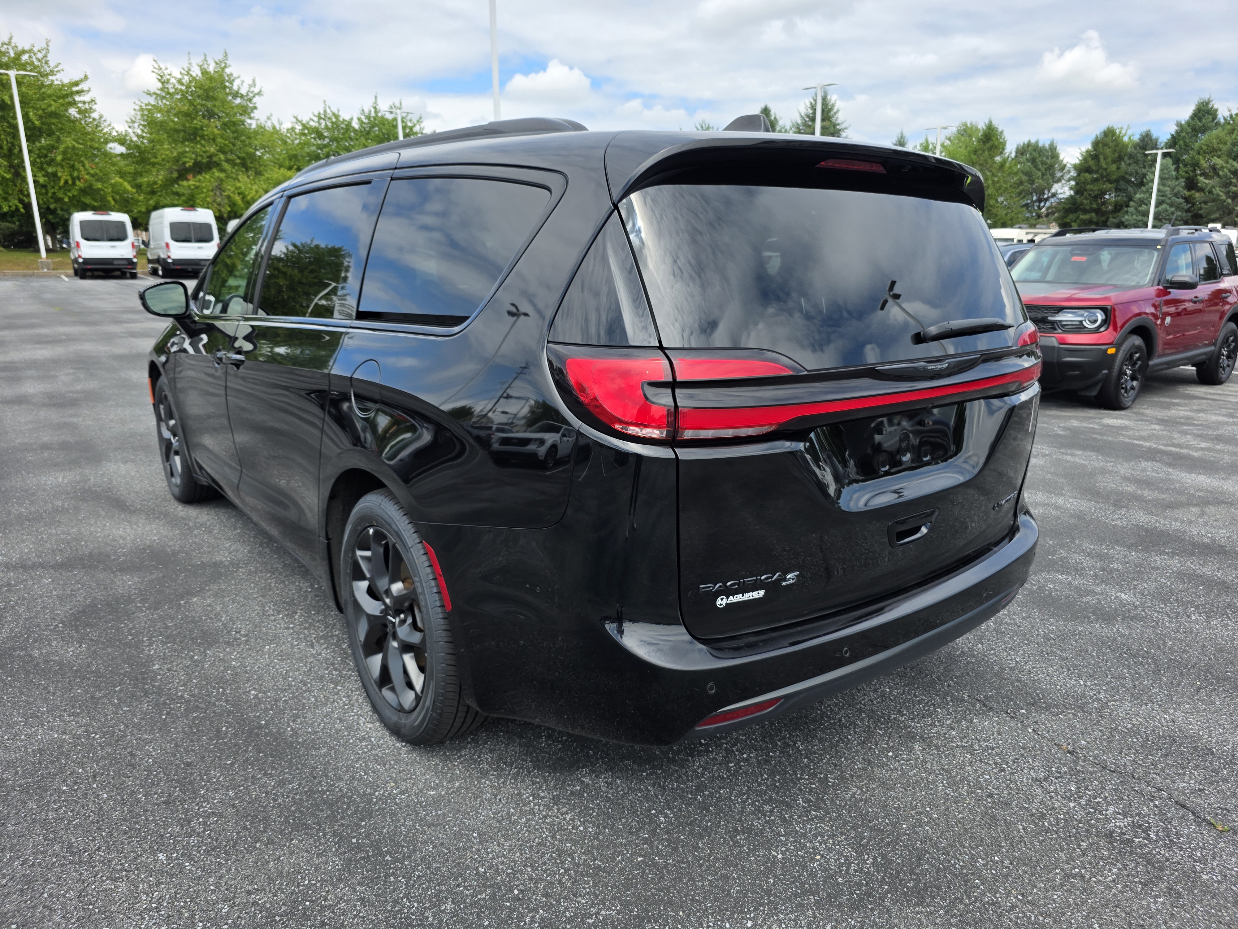 Certified 2025 Chrysler Pacifica Limited Minivan/Van