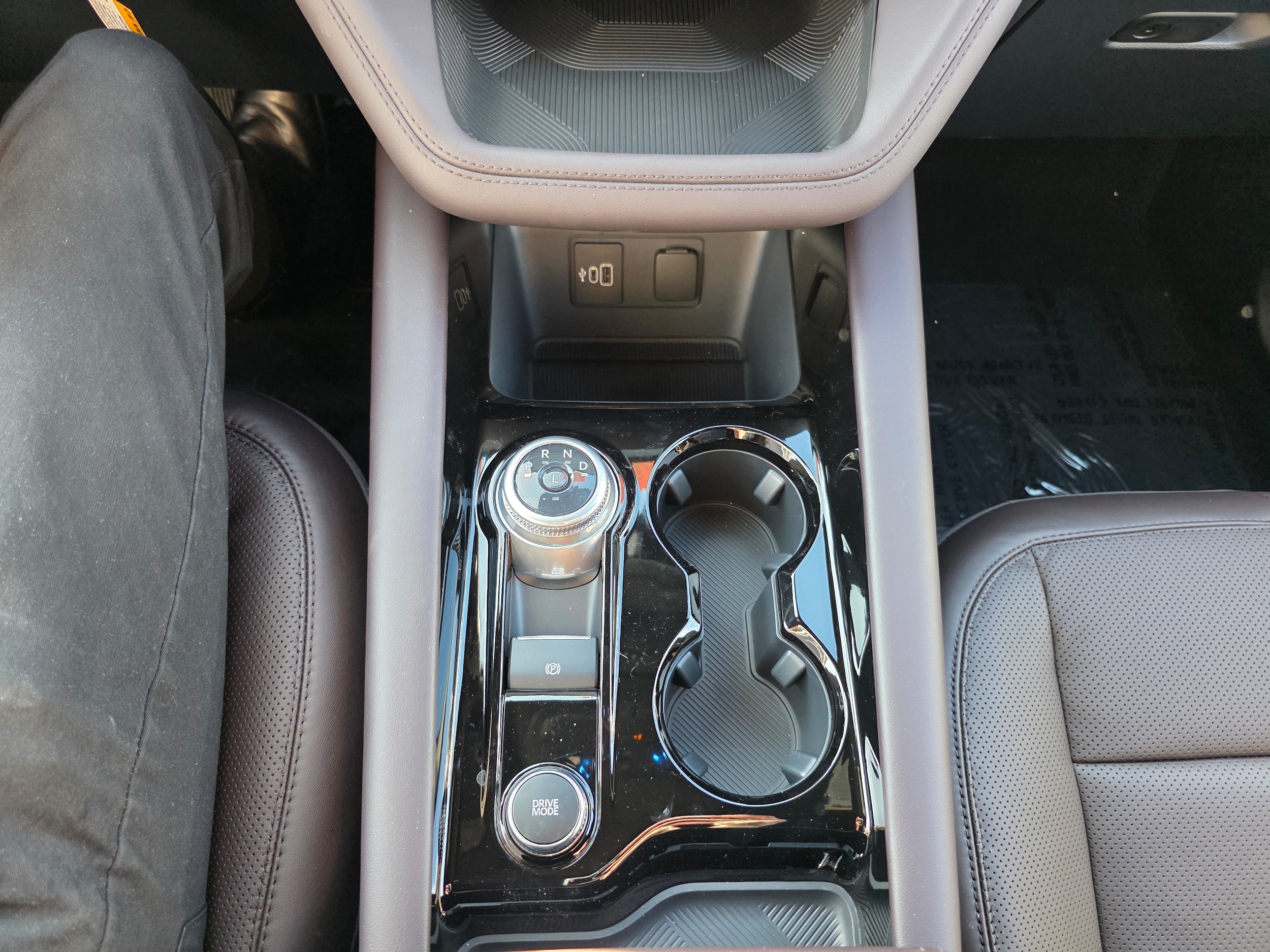 2026 Ford Explorer Platinum - Photo 14