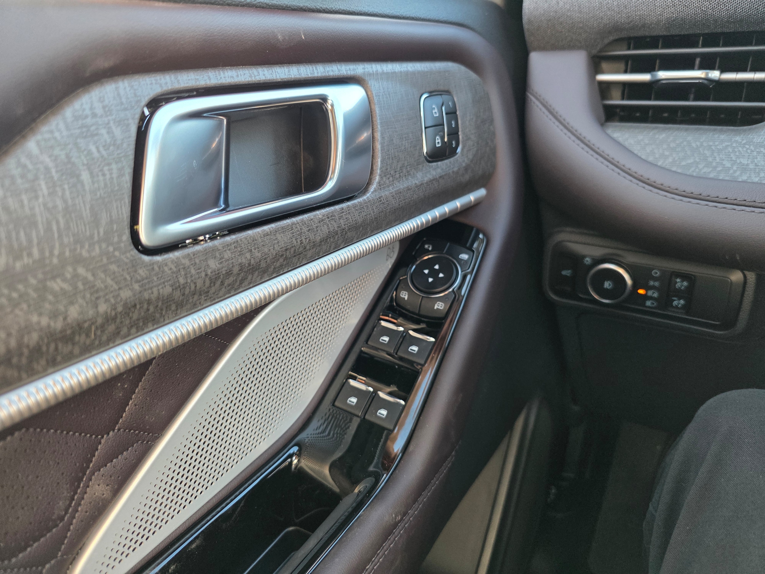2026 Ford Explorer Platinum - Photo 19