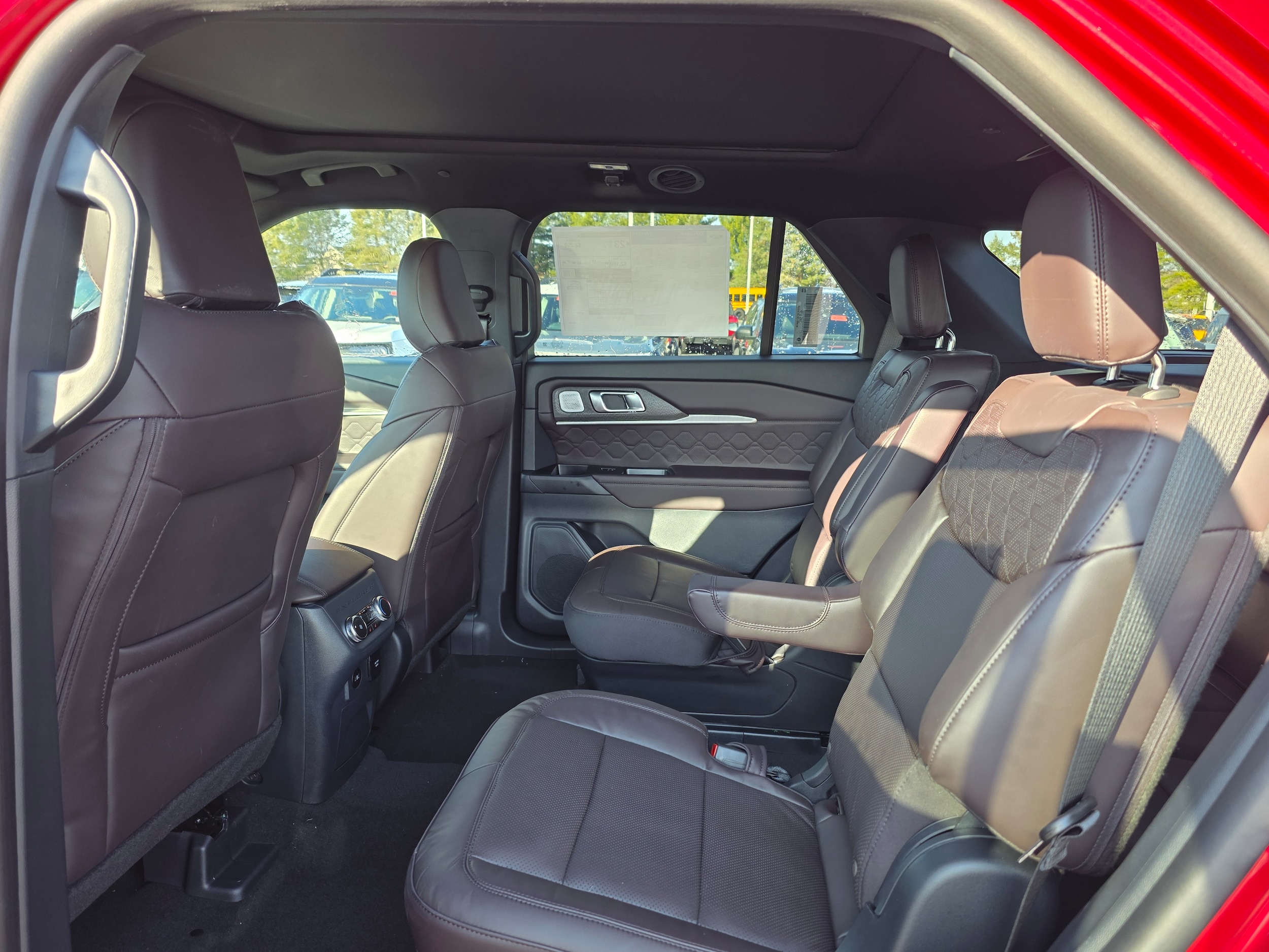 2026 Ford Explorer Platinum - Photo 11
