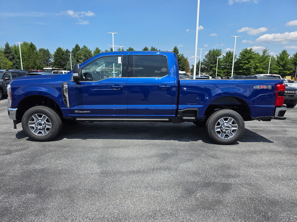 New 2026 Ford F-350 ® Lariat® Truck Crew Cab