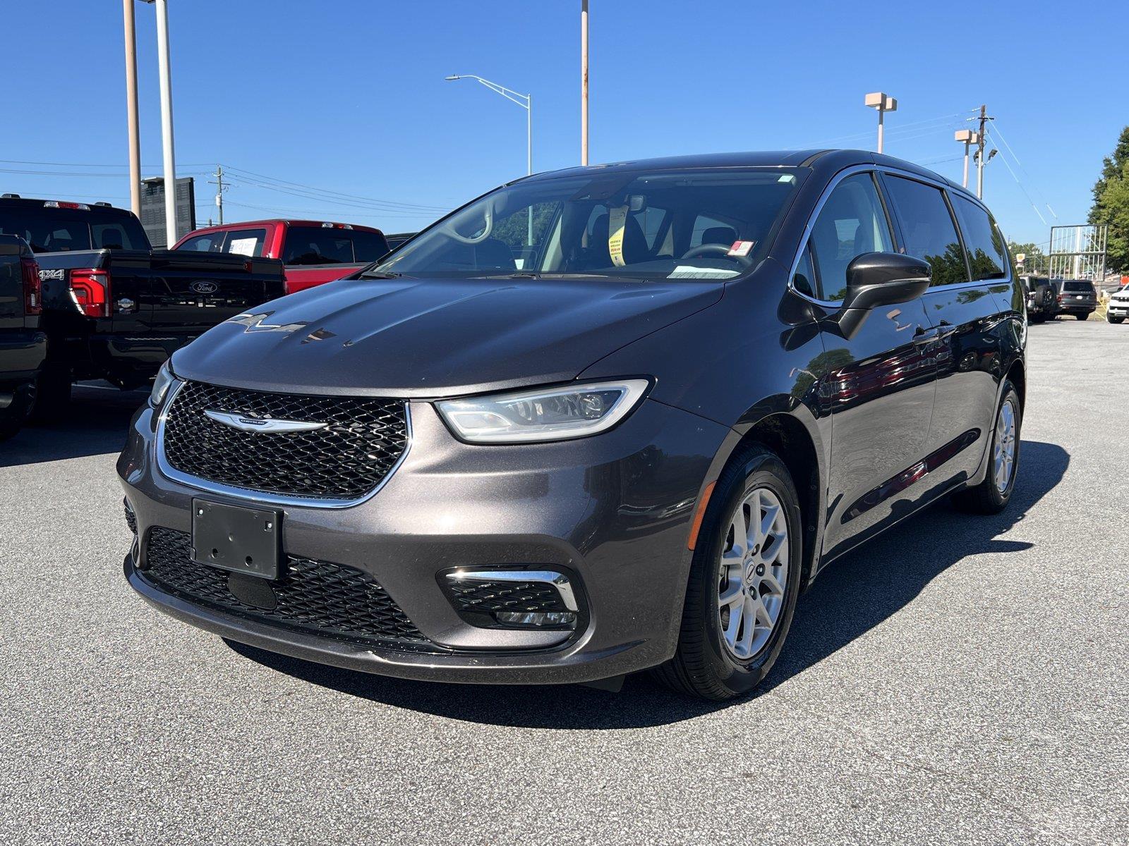 2023 Chrysler Pacifica Touring L Van