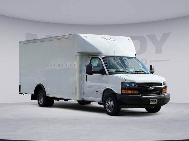 2023 Chevrolet Express Cutaway Base