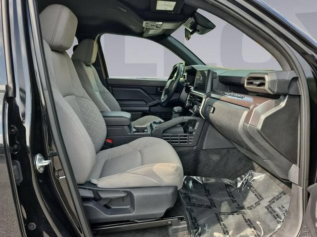 2025 Toyota Tacoma SR5 - Photo 17