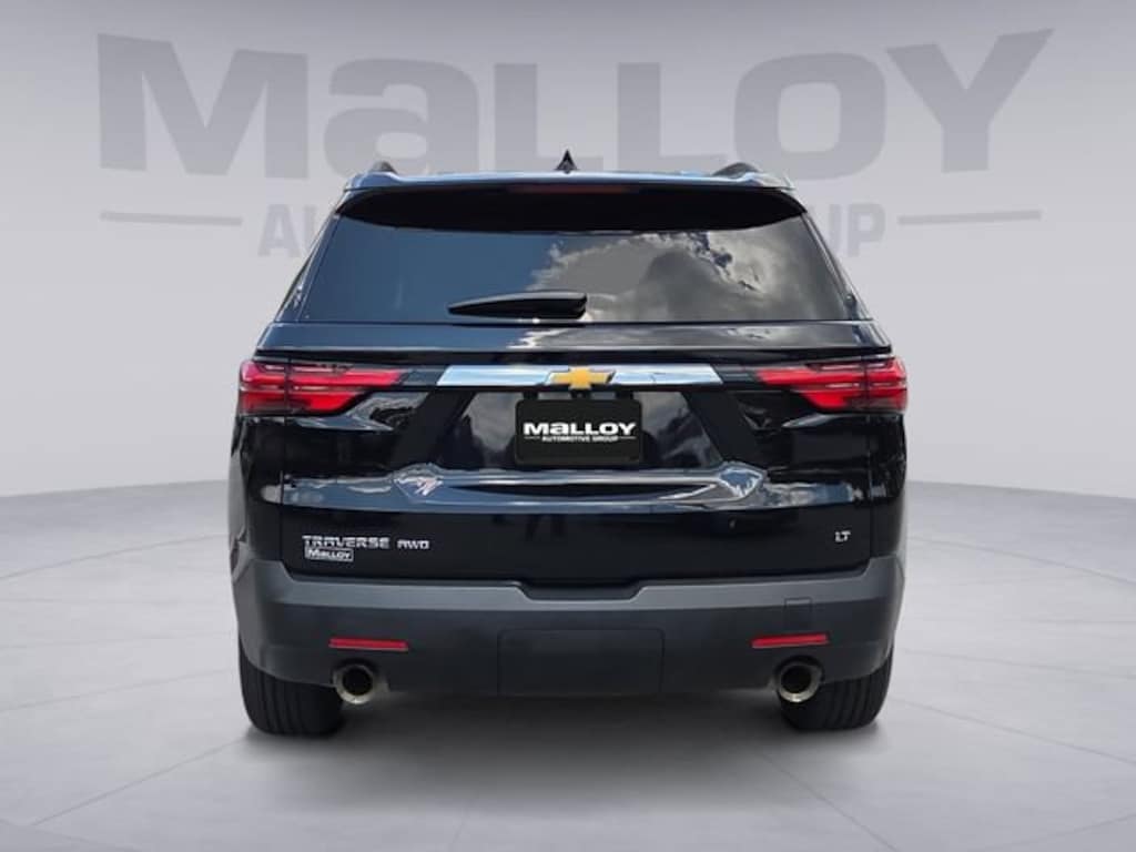 Used 2023 Chevrolet Traverse LT Cloth SUV