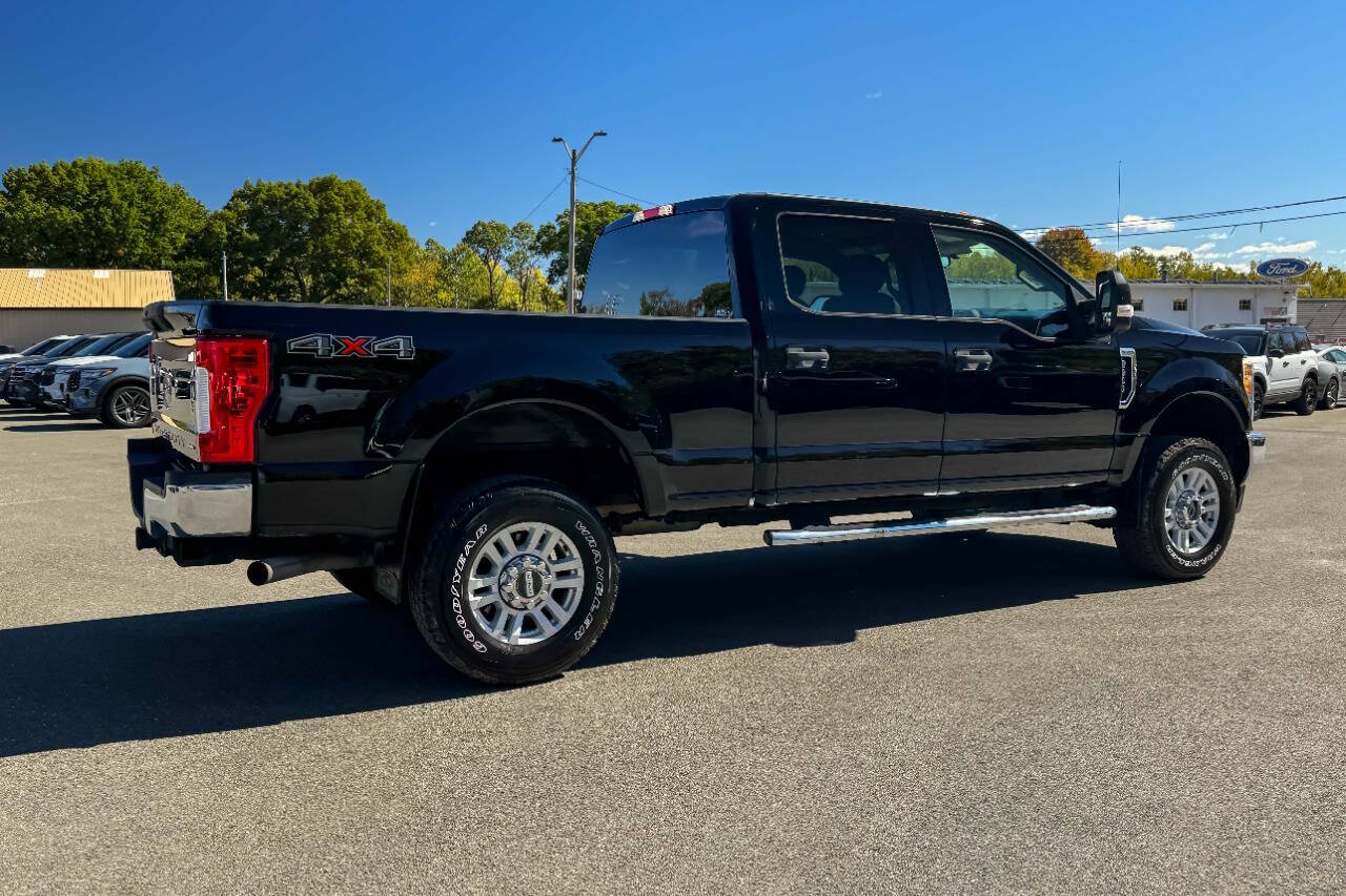 Used 2017 Ford F-350 Super Duty XLT 4x4 4dr Crew Cab 6.8 ft. SB SRW Pickup Pickup Truck