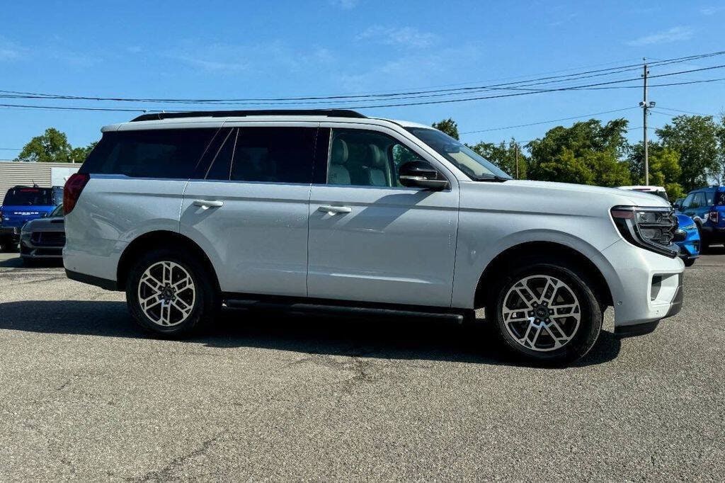Used 2025 Ford Expedition Active 4x4 4dr SUV SUV