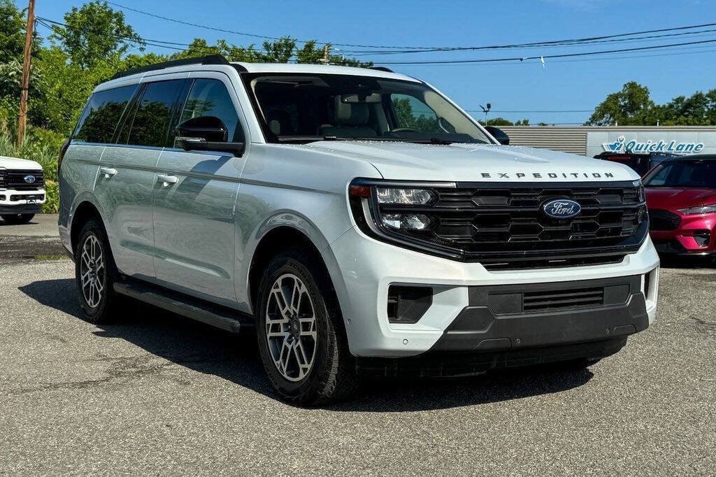Used 2025 Ford Expedition Active 4x4 4dr SUV SUV