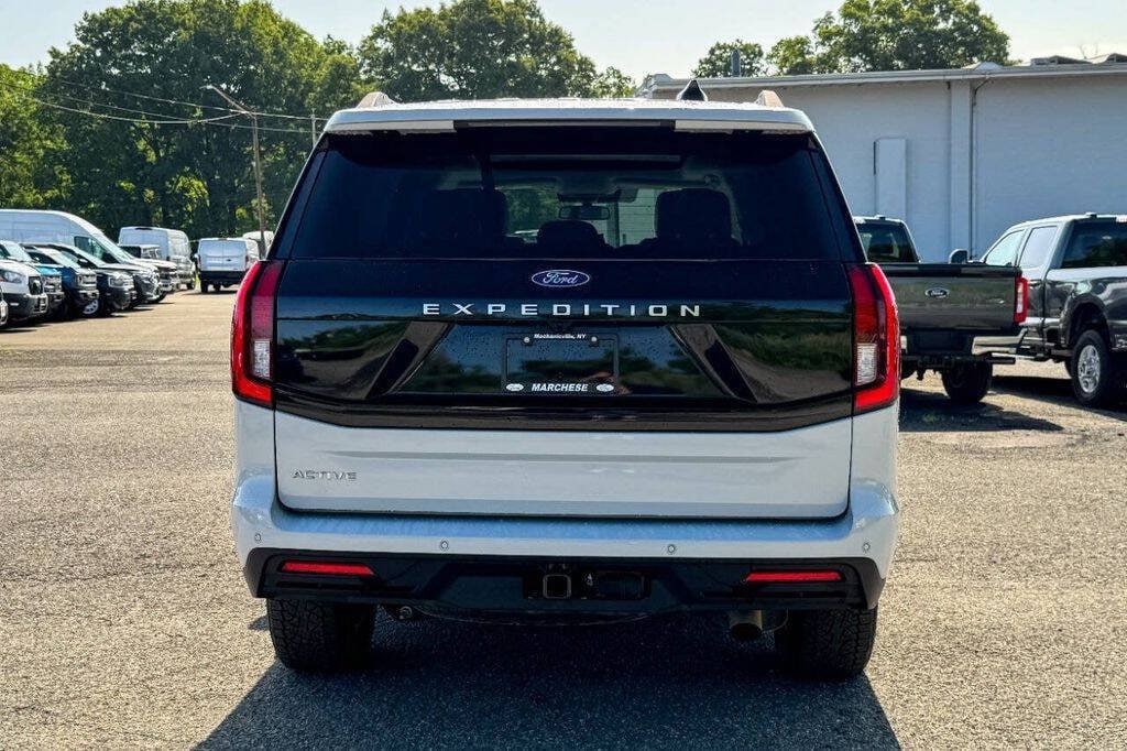 Used 2025 Ford Expedition Active 4x4 4dr SUV SUV