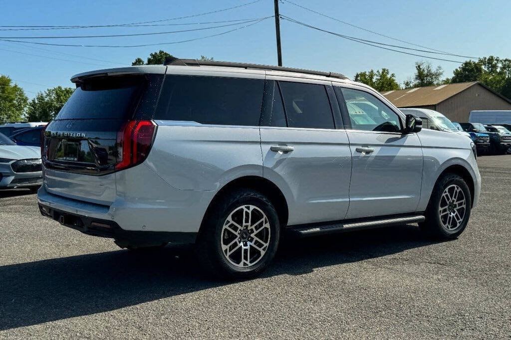 Used 2025 Ford Expedition Active 4x4 4dr SUV SUV