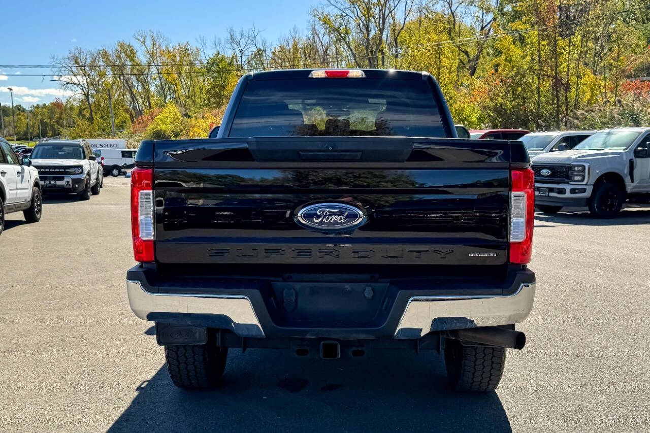 Used 2017 Ford F-350 Super Duty XLT 4x4 4dr Crew Cab 6.8 ft. SB SRW Pickup Pickup Truck