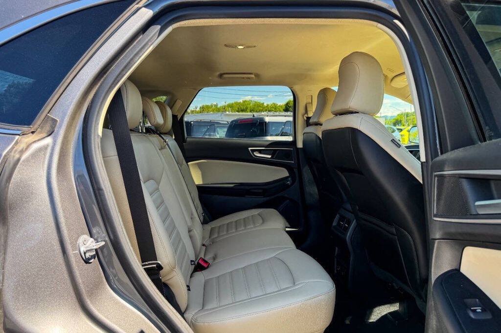 2022 Ford Edge SEL - Photo 11