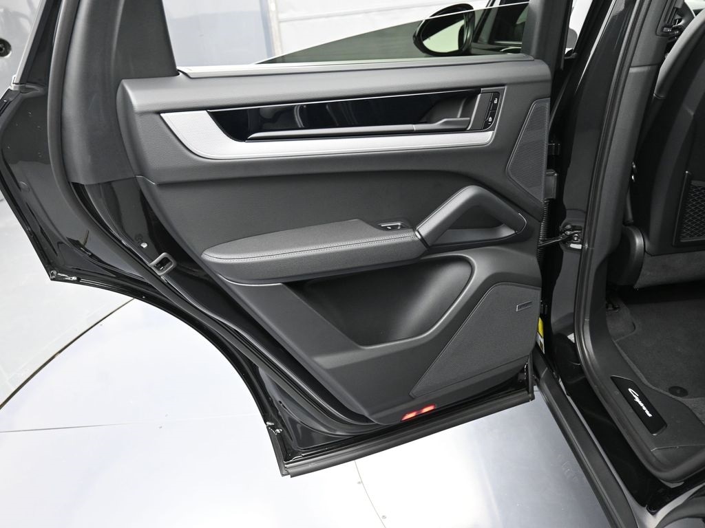 2026 Porsche Cayenne Coupe E-Hybrid - Photo 23