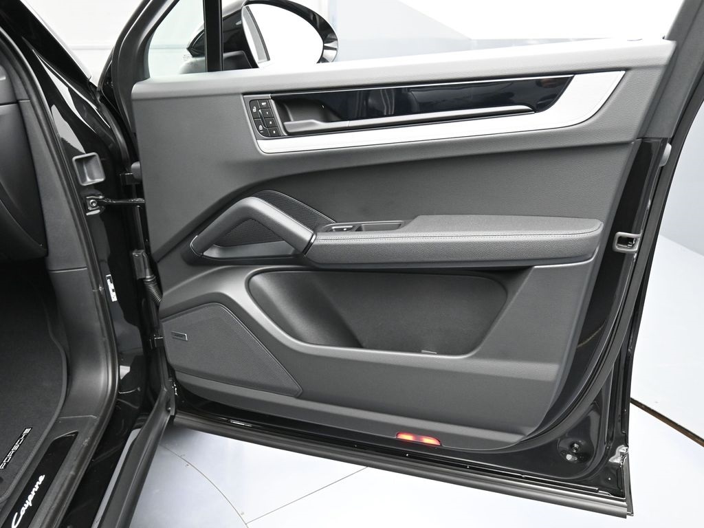 2026 Porsche Cayenne Coupe E-Hybrid - Photo 29
