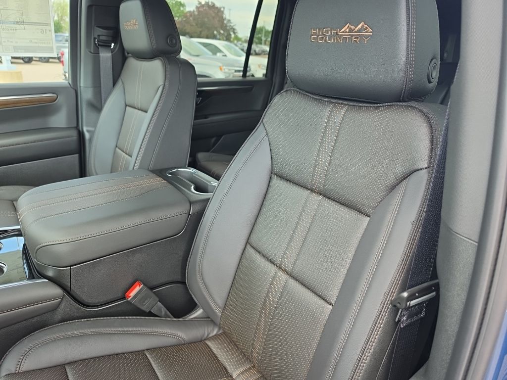 2026 Chevrolet Suburban High Country - Photo 6
