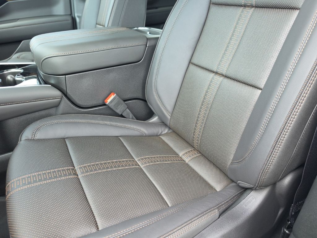2026 Chevrolet Suburban High Country - Photo 7