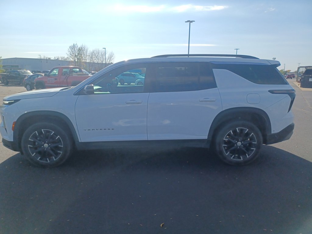 Used 2024 Chevrolet Traverse LT SUV