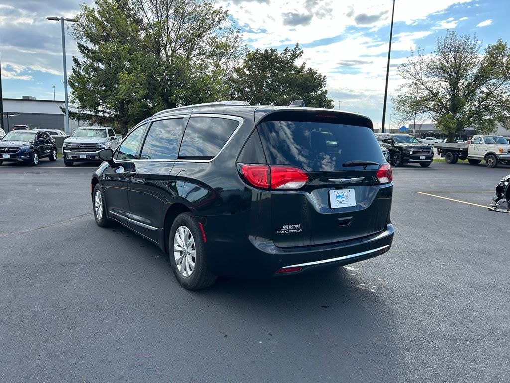 Used 2019 Chrysler Pacifica Touring L Van Passenger Van