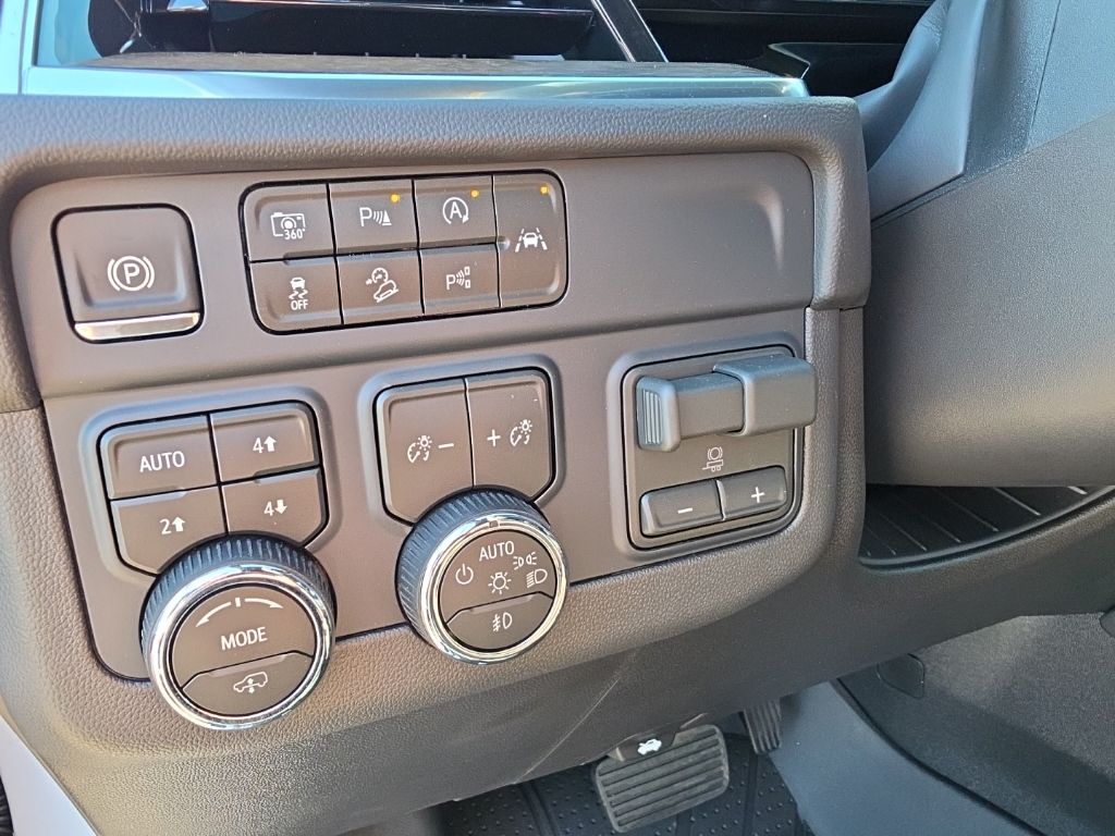 2026 Chevrolet Suburban High Country - Photo 9