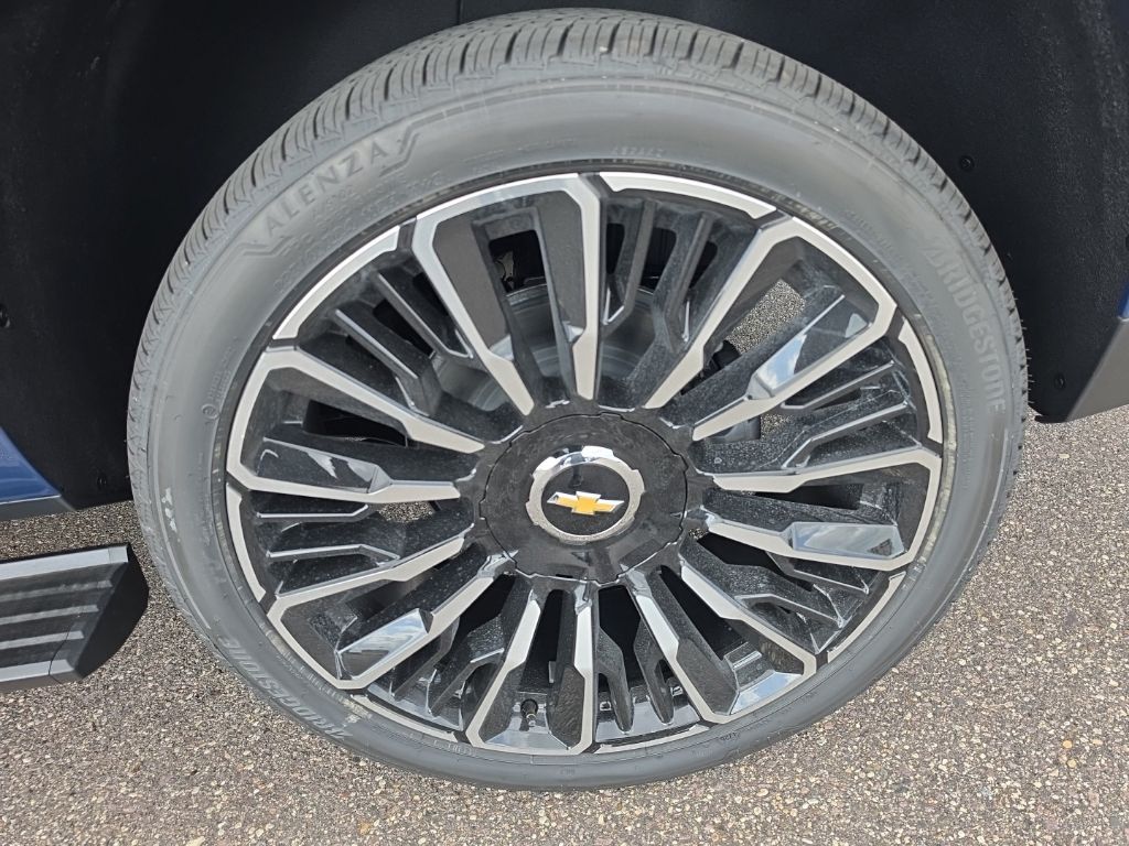 2026 Chevrolet Suburban High Country - Photo 32