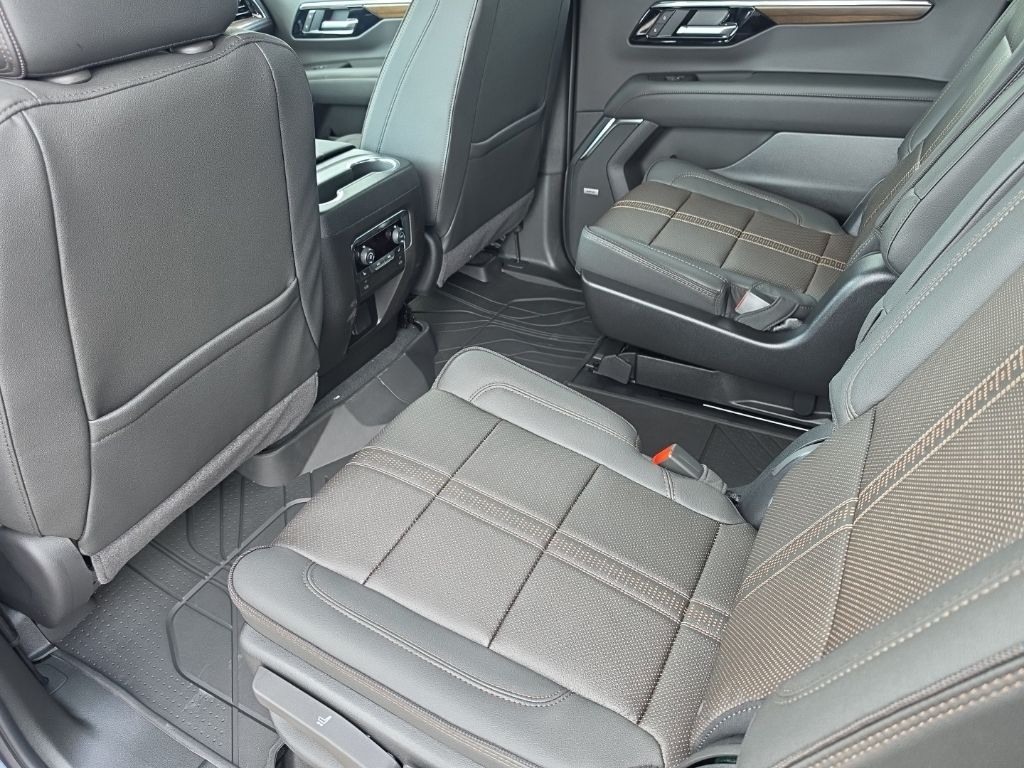 2026 Chevrolet Suburban High Country - Photo 24