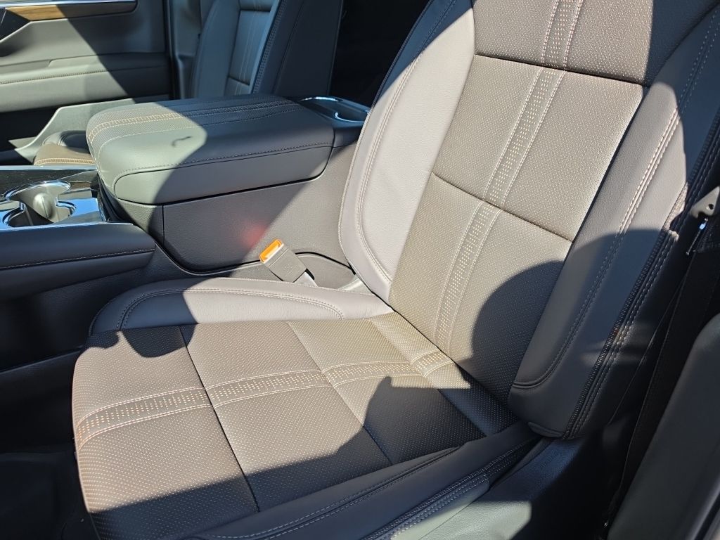 2026 Chevrolet Suburban High Country - Photo 7