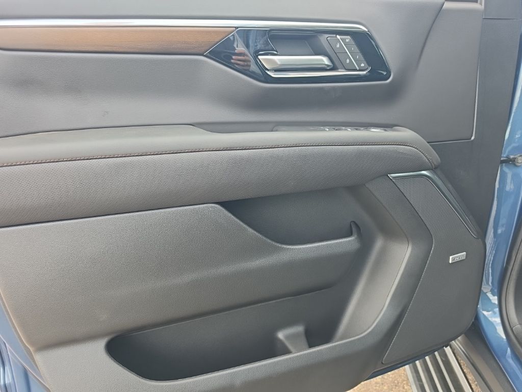 2026 Chevrolet Suburban High Country - Photo 19