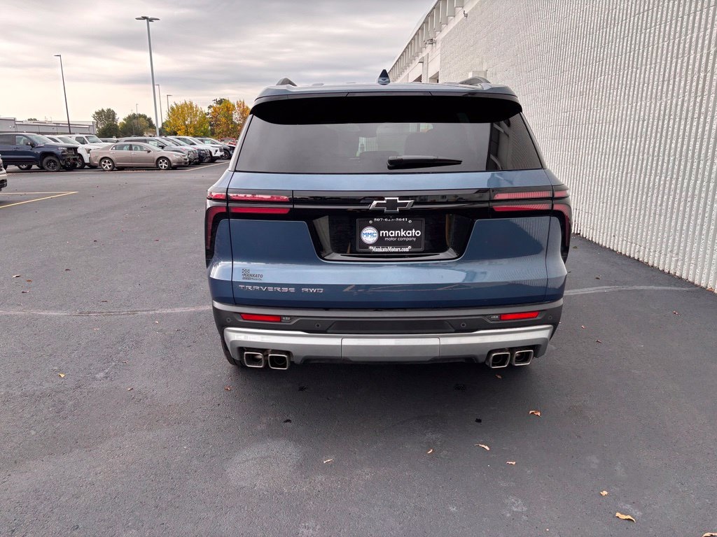 Used 2025 Chevrolet Traverse LT SUV