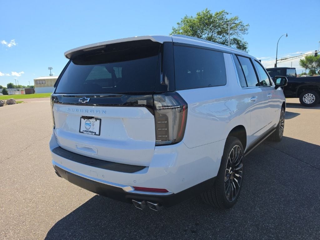 2026 Chevrolet Suburban High Country - Photo 3