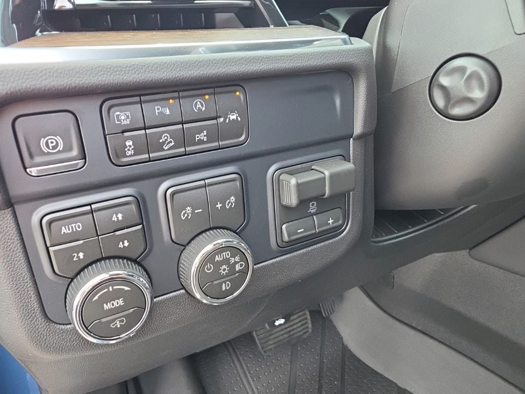 2026 Chevrolet Suburban High Country - Photo 9