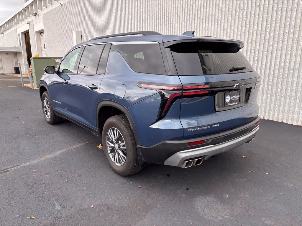 Used 2025 Chevrolet Traverse LT SUV
