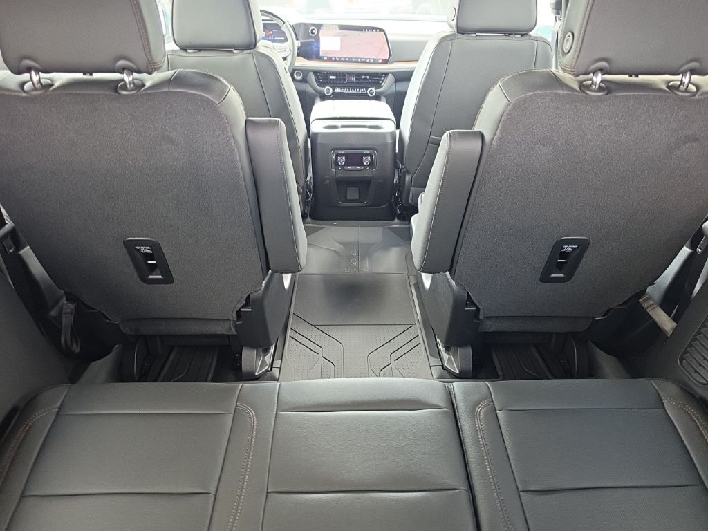 2026 Chevrolet Suburban High Country - Photo 23