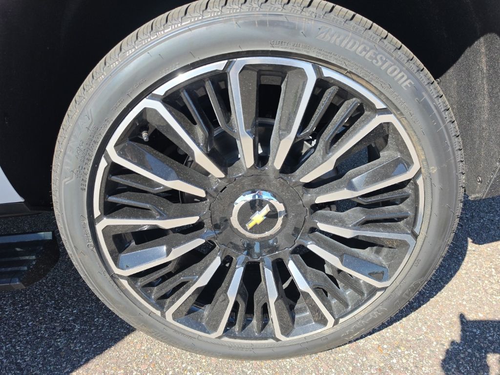 2026 Chevrolet Suburban High Country - Photo 28