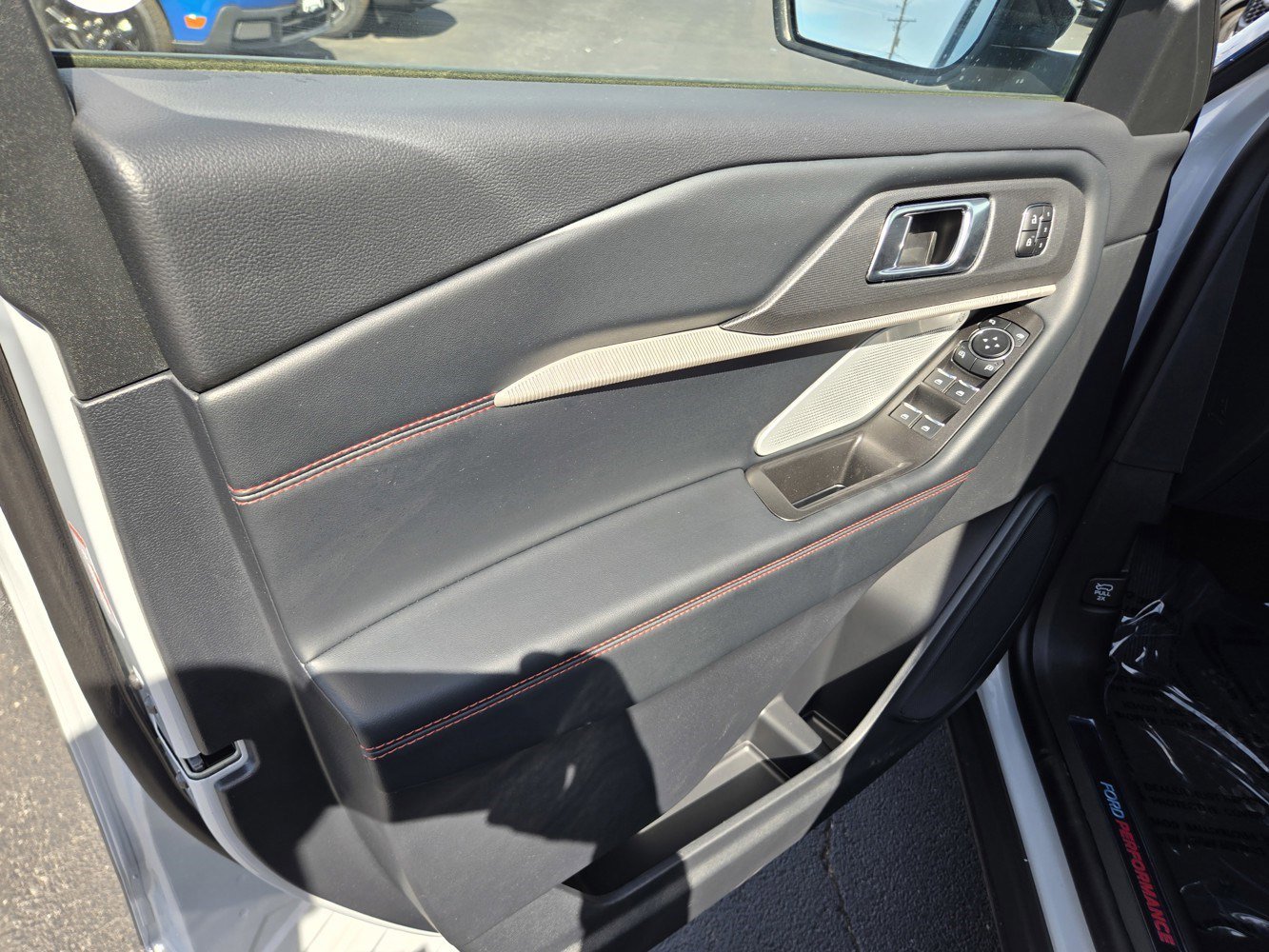 2026 Ford Explorer ST - Photo 28