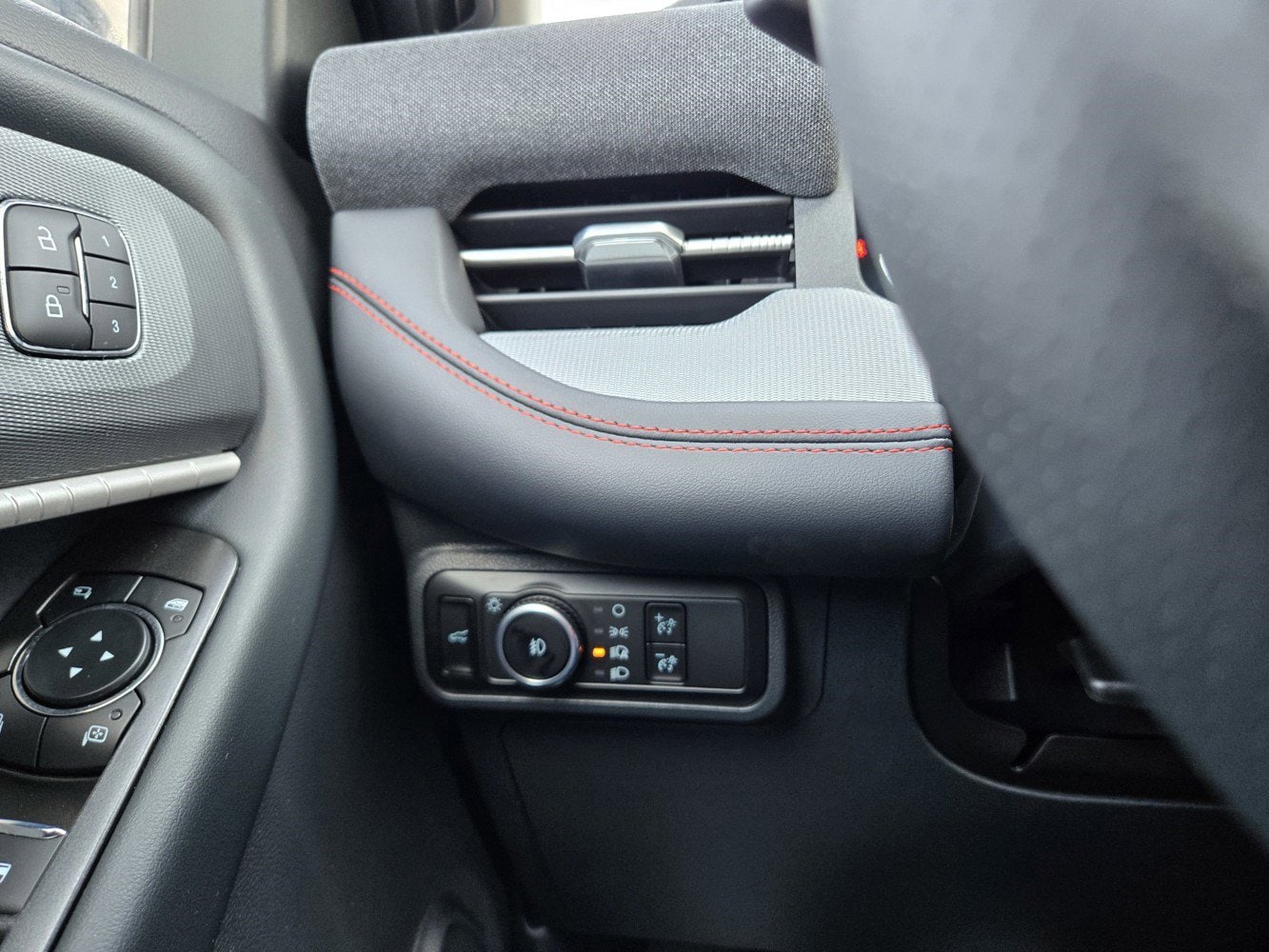 2026 Ford Explorer ST - Photo 15