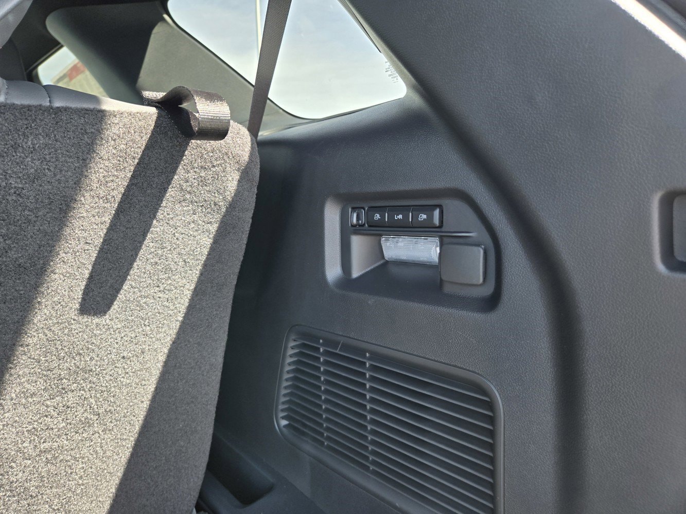 2026 Ford Explorer ST - Photo 26